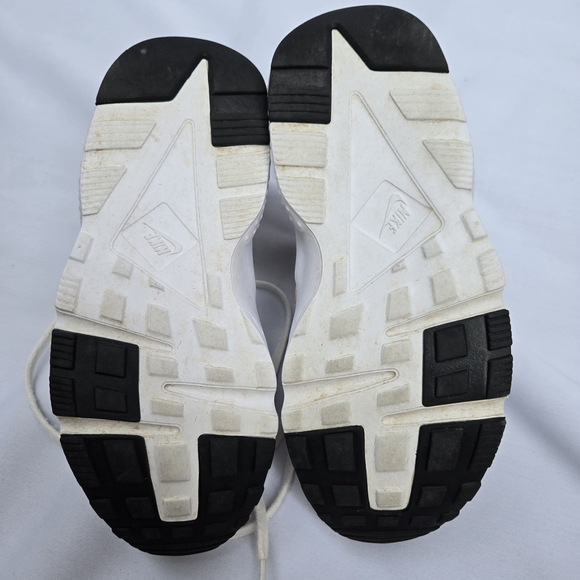 Nike Kids' Sneakers in White, Black, and Cream - Picture 8 of 9
